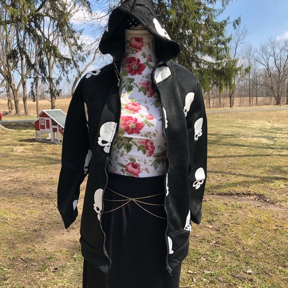 Skull Hoodie - Picture 3 of 5